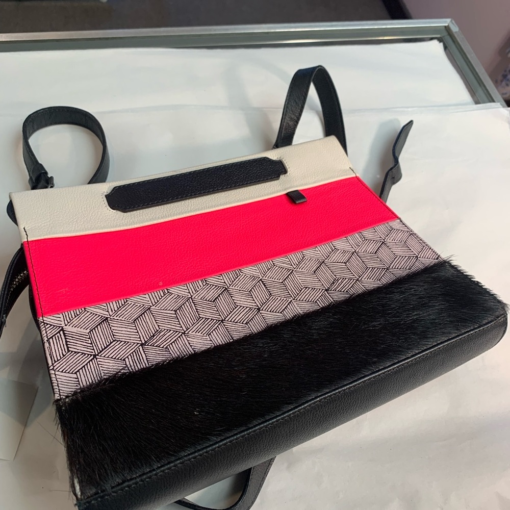Min & Mon Black, White & Hot Pink Multicolor Crossbody Bag